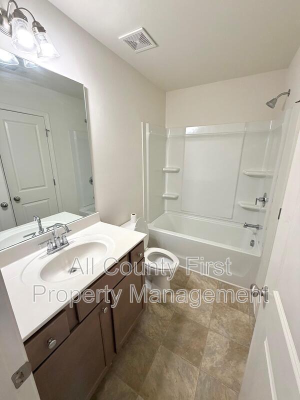 Building Photo - 887 Society Cir