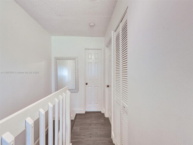 Building Photo - 1123 NE 210th Ter