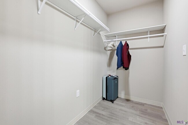 Building Photo - 1406 Bonvillain St