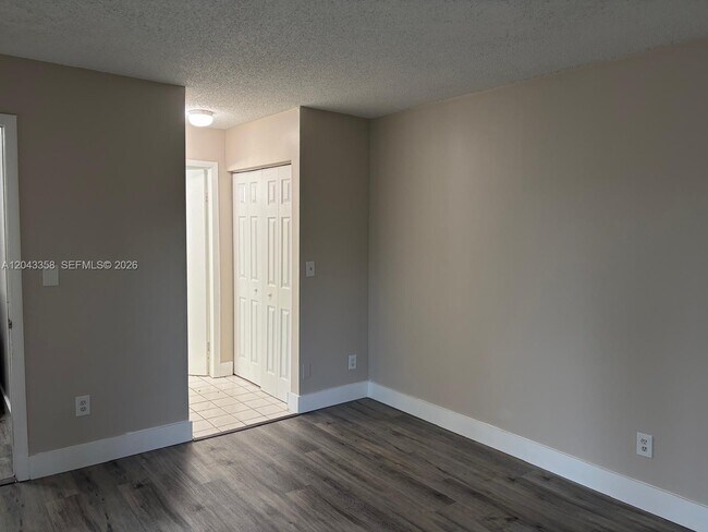Building Photo - 3400 Foxcroft Rd