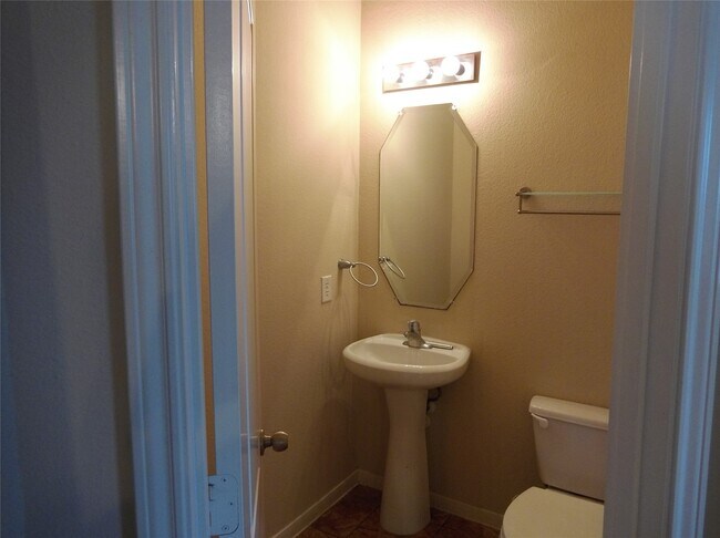 Building Photo - 14435 Long Meadow Dr