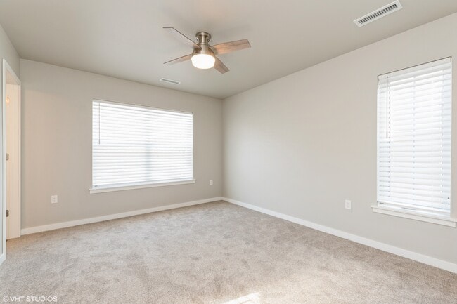 Building Photo - Villas at The Hub | Modern 3 Bedroom Townh...