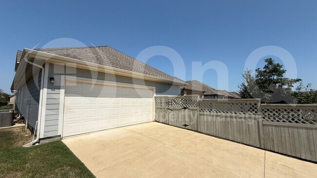 Building Photo - 2521 Stella Ln