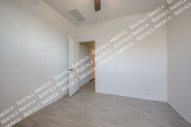 Building Photo - 3403 W Pollack St