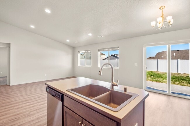 Building Photo - Newer 3 Bedroom, 2 Bath Airway Heights Ran...