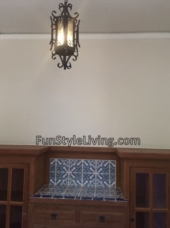 Building Photo - Charming Mediterranean Circa 1937 House