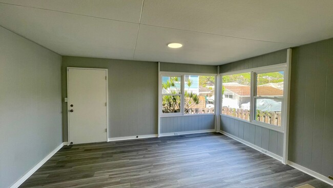 Building Photo - Charming Home in Manoa (3/1.5/2) Available...