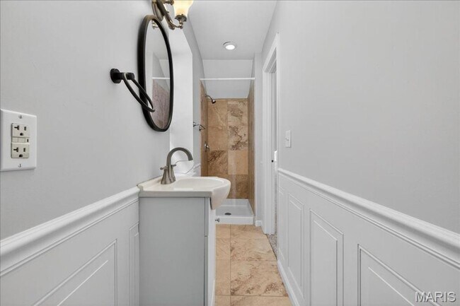 Building Photo - Benton Park home.