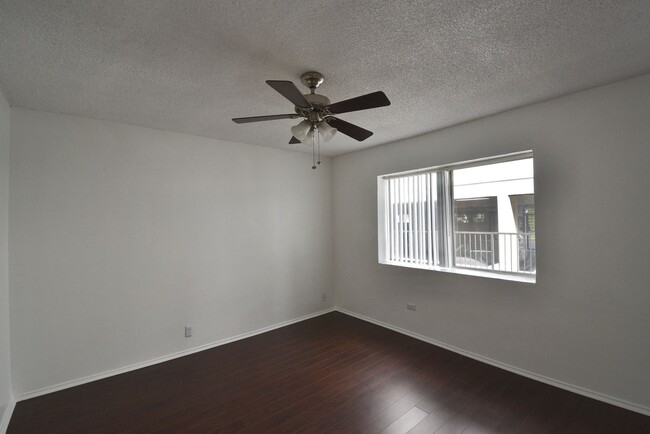 Building Photo - 10745 Hortense St