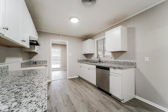 Building Photo - 1047 Garden Park Dr