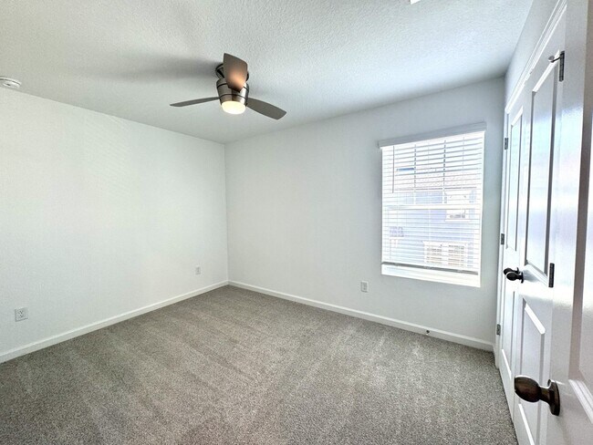 Building Photo - 3 Bedroom 2.5 Bathrooms Townhouse at Spring Isle Palms