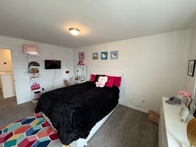 Building Photo - FAR EASTSIDE HOME FOR RENT