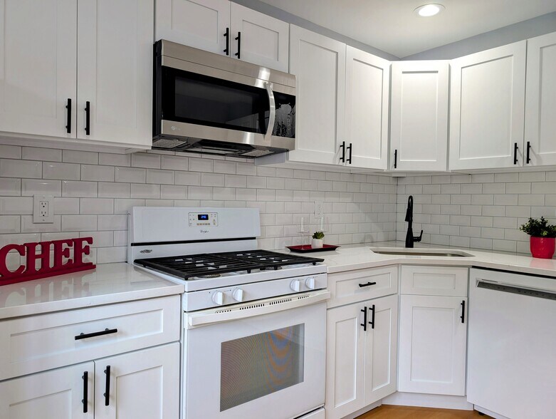 Building Photo - 23 Viburnum Ct