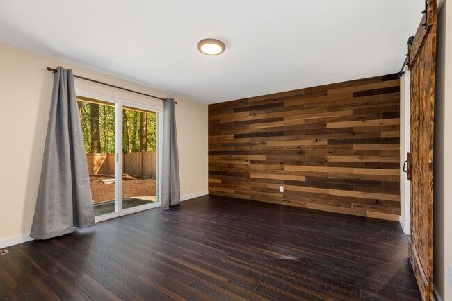 Building Photo - Newly remodeled Woodinville Rambler Beauty!!