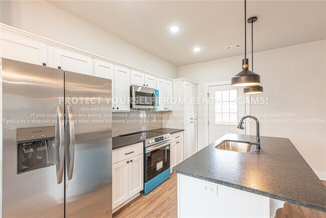 Building Photo - 1047 S Laramie Hts