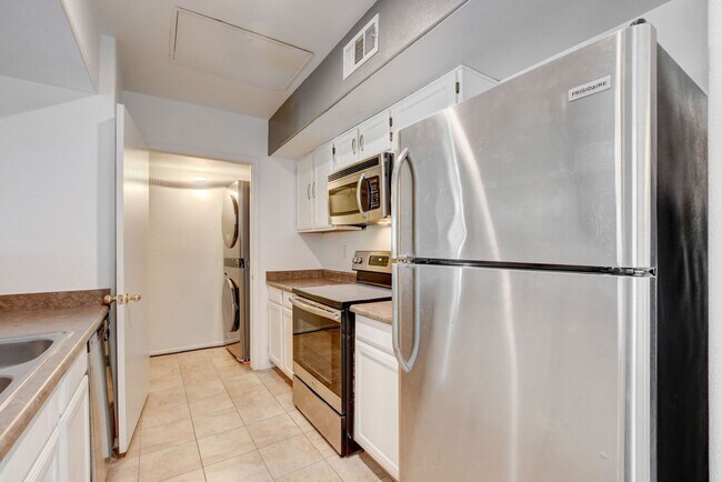 Building Photo - Adorable Southwest condo