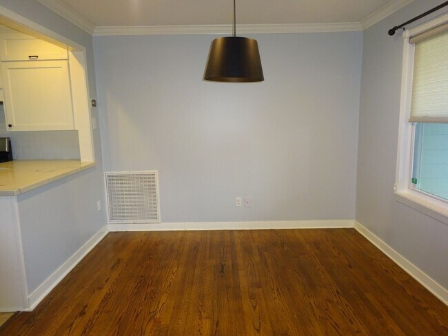 Building Photo - For Lease | 3 Bed, 1 Bath | 1,074 Sq Ft |O...