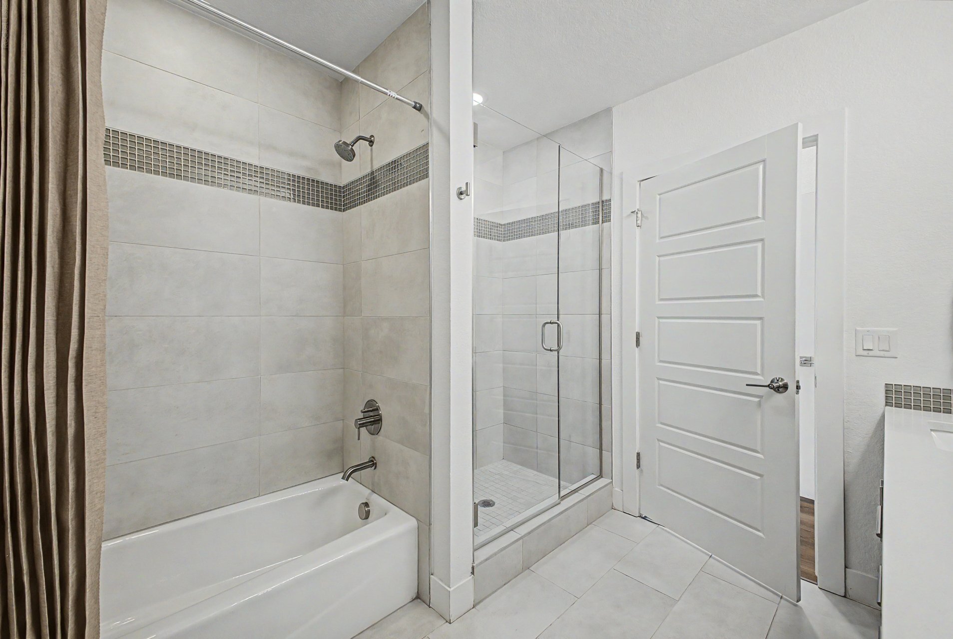 Building Photo - 2824 W Parkside Pl