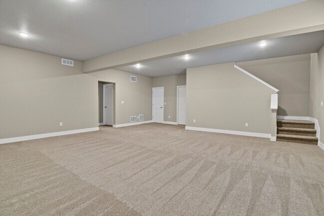 Building Photo - Single Family w/ Elegance