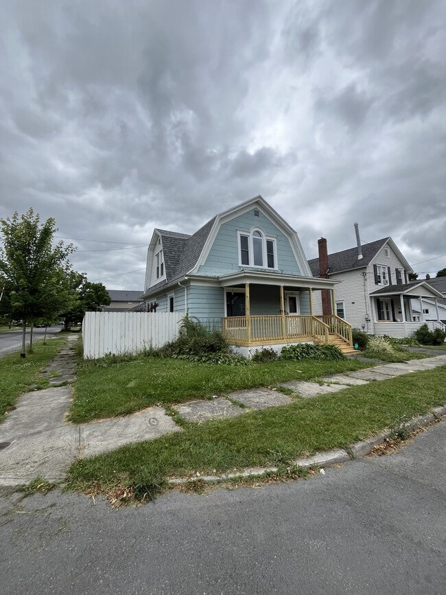 Building Photo - 1112 Salina St