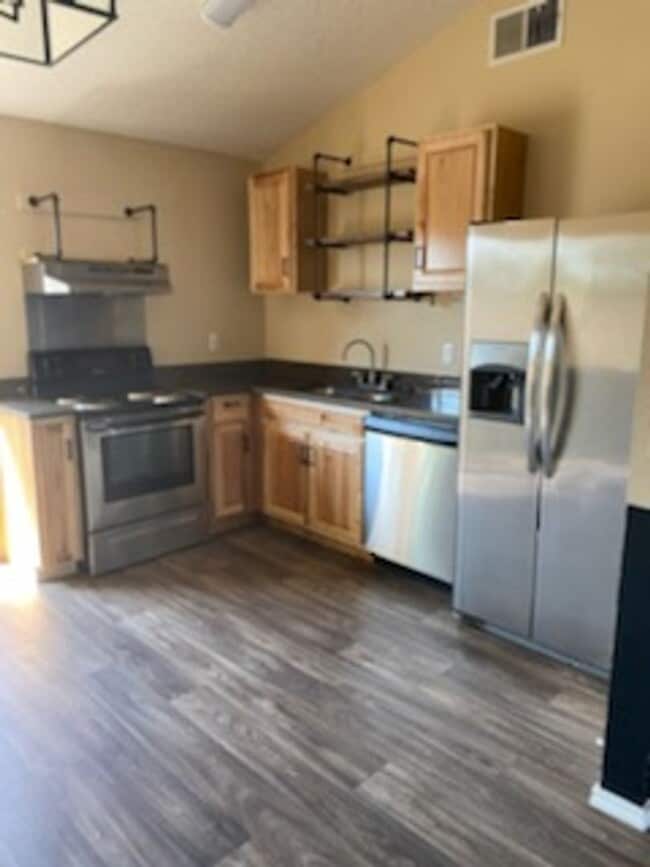 Building Photo - Coppertree Condo Ready for Move-in