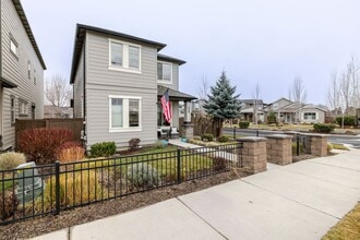 Building Photo - Charming Redmond Craftsman Retreat – Stylish 3-Bed, 3-Bath Home with Community Amenities