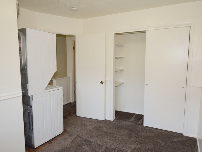 Building Photo - 1281 N 400 E