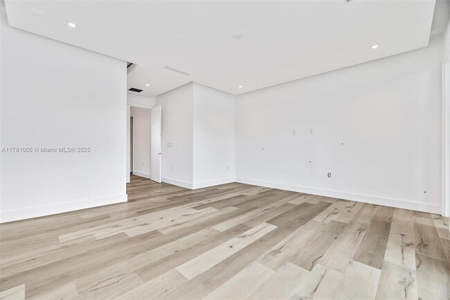 Building Photo - 6818 NW 104th Ct