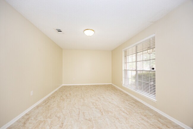 Building Photo - 12114 Tams Dr