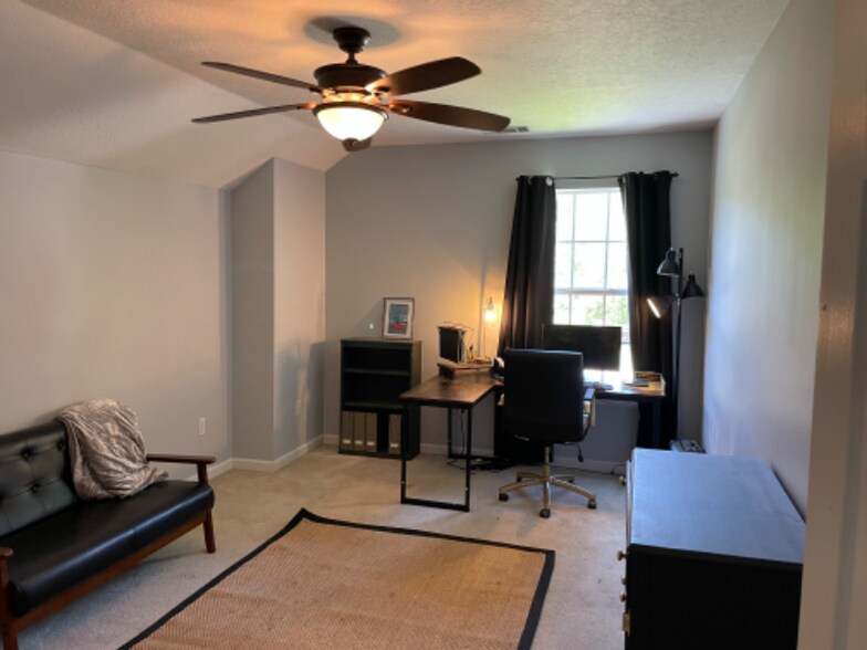 Building Photo - 5121 Saddle Cir