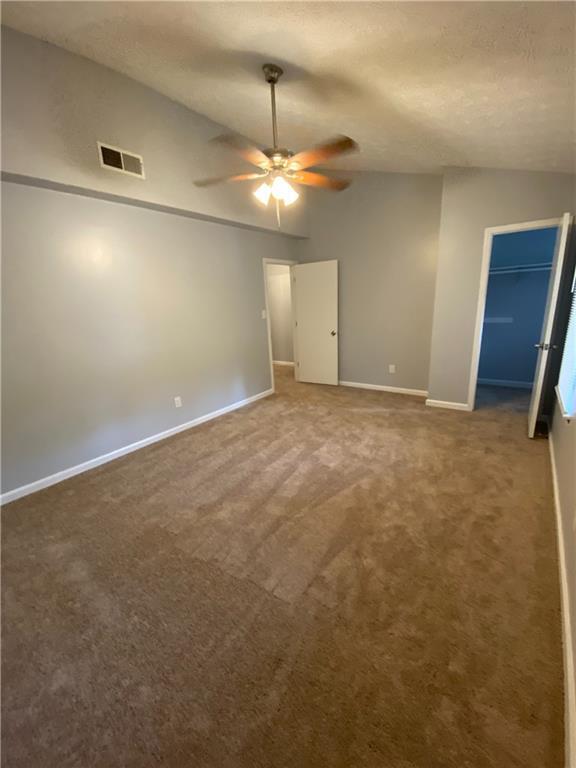 Building Photo - 2012 Oakwood Dr