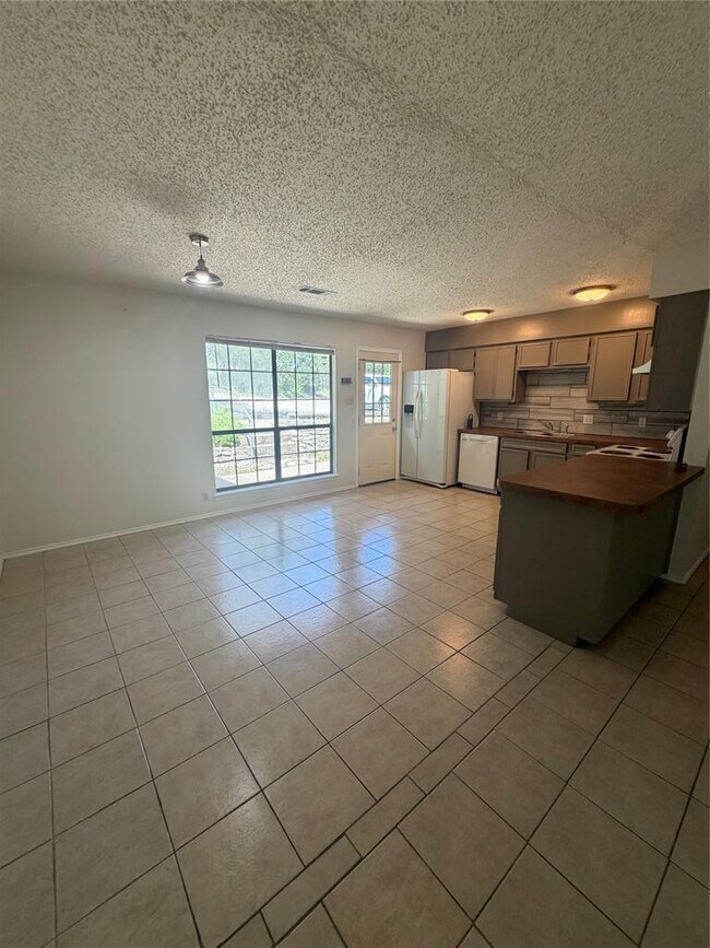 Building Photo - 11101 Oak Branch Dr