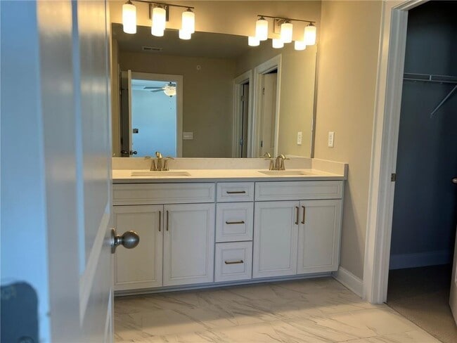 Building Photo - 431 Lincoln St