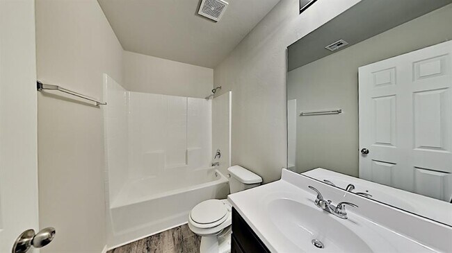 Building Photo - 1825 Sloane Dr