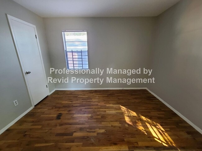 Building Photo - 4989 Wilburn Ave