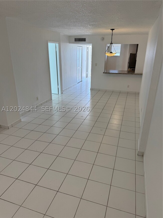 Building Photo - 907 N Miami Beach Blvd