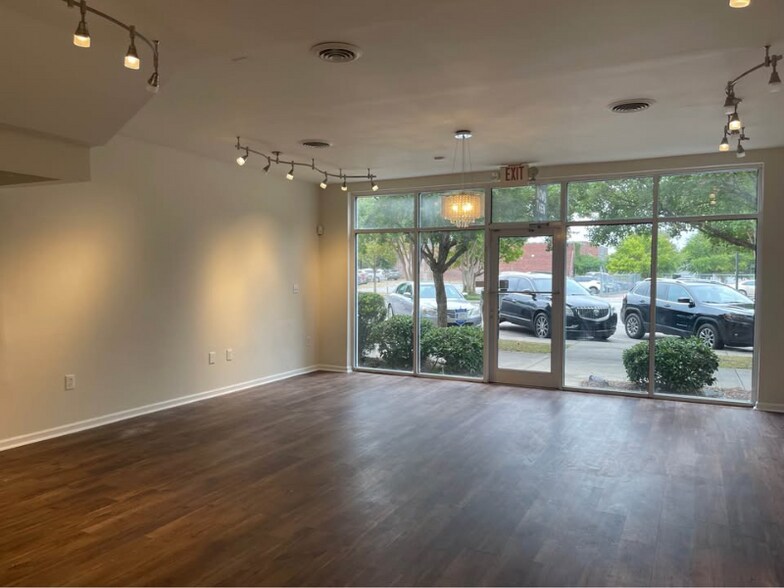 Building Photo - 607 Lady St