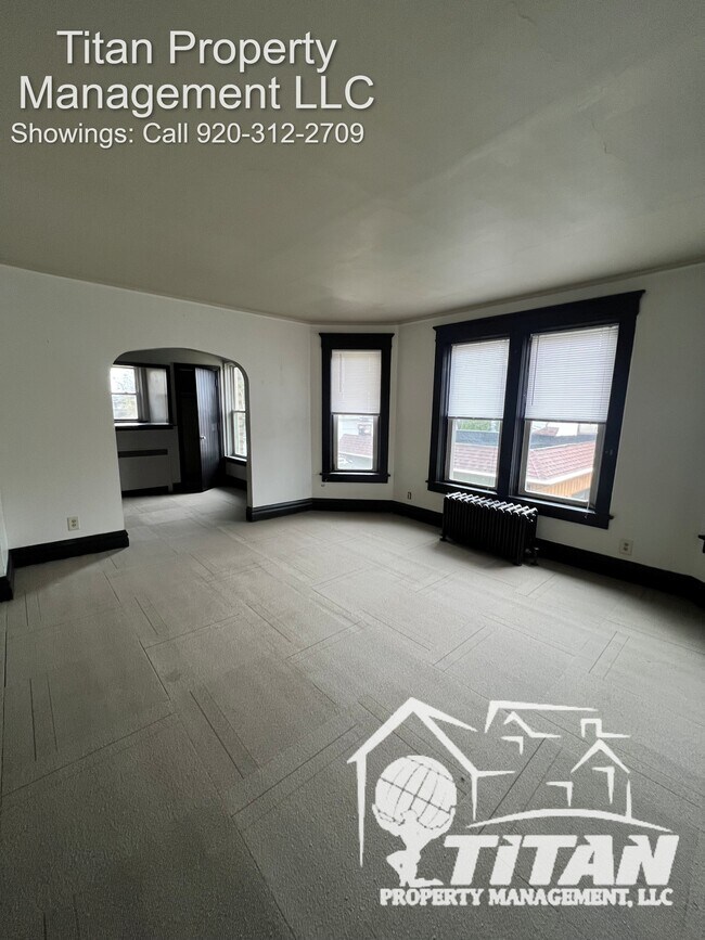 Building Photo - 343 E Division St