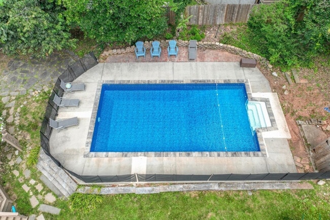 Building Photo - 139 W 4th Ave