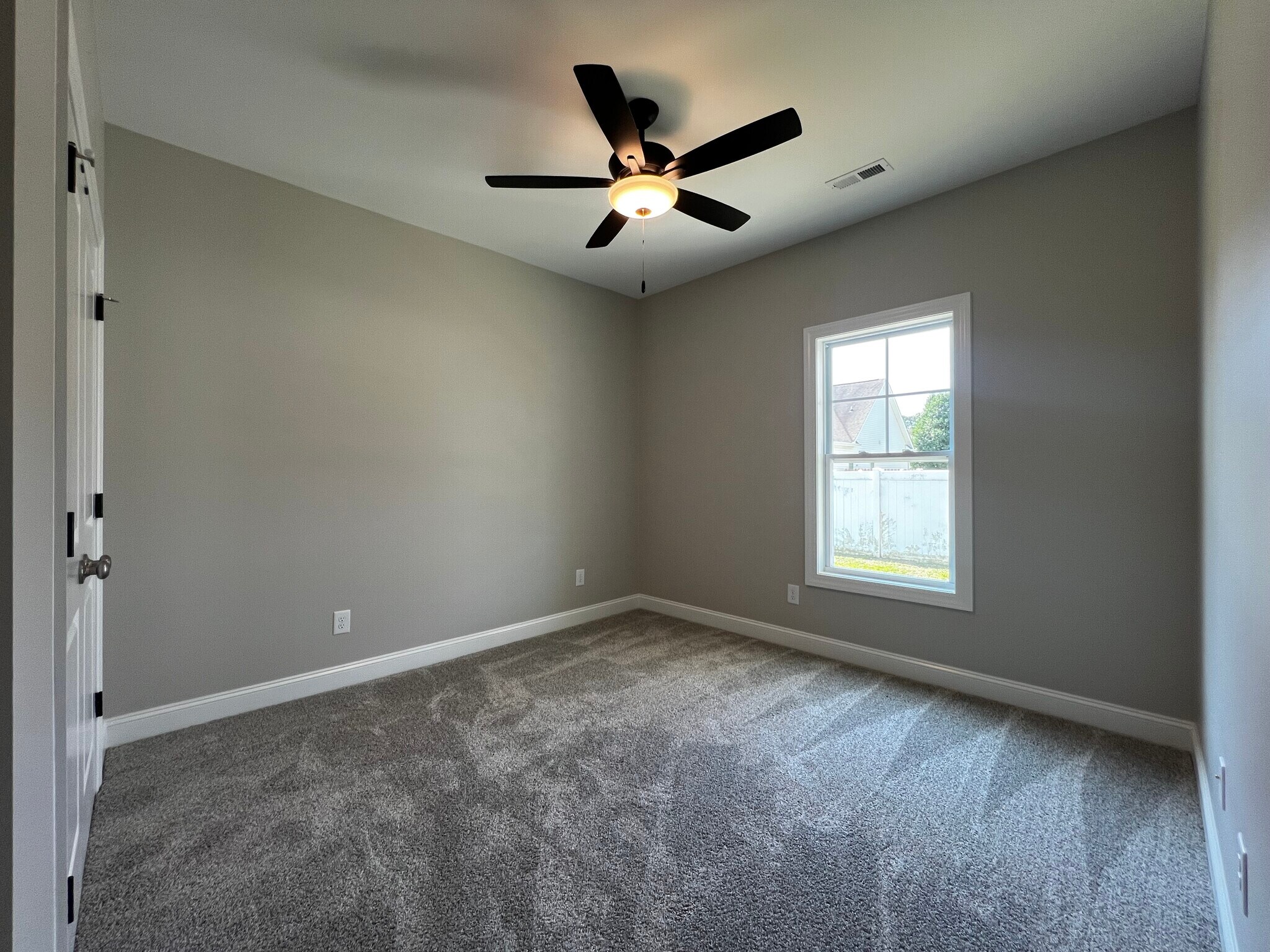 Building Photo - 809A Sarah Rebecca Dr