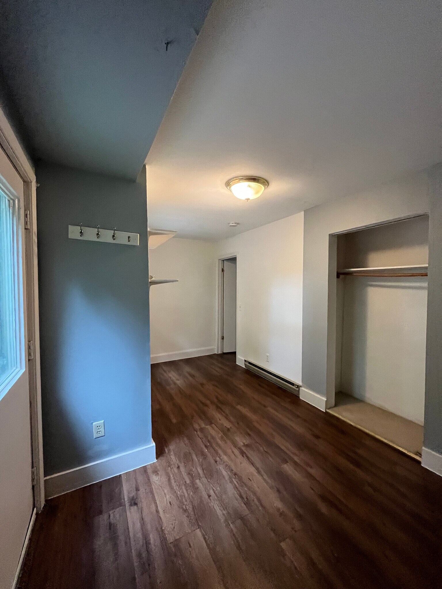 back apt - 1049 Spaight St