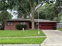 Building Photo - 3 Bedroom, 2 Bath House