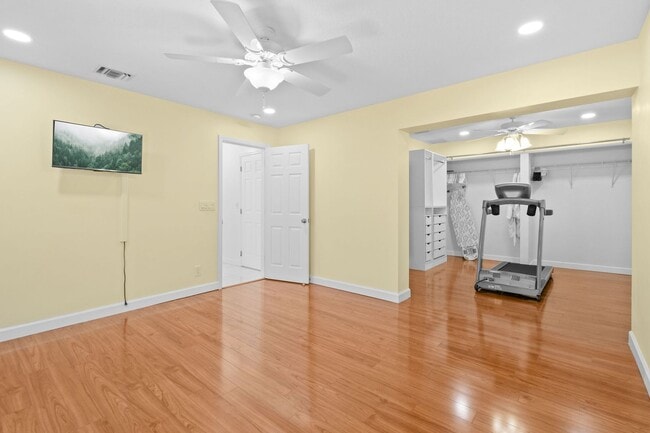 Building Photo - 244 Greymon Dr