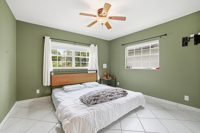 Building Photo - 564 NW 55th St