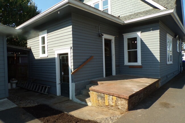 Building Photo - 4912 SE 99th Ave