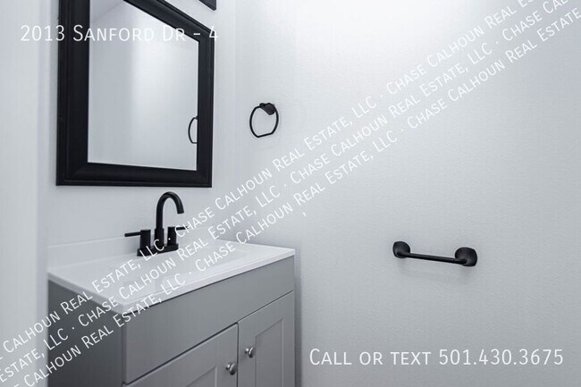 Building Photo - 2013 Sanford Dr