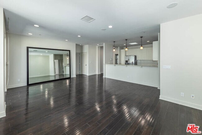 Building Photo - 10639 Woodbridge St