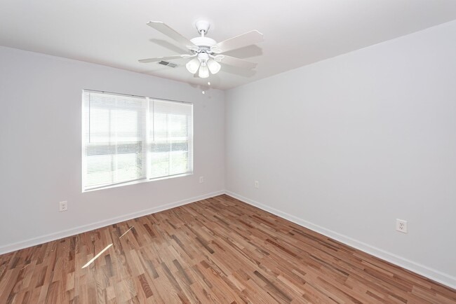 Building Photo - 2 Bedroom, 2 Bathroom Duplex - Moncks Corner