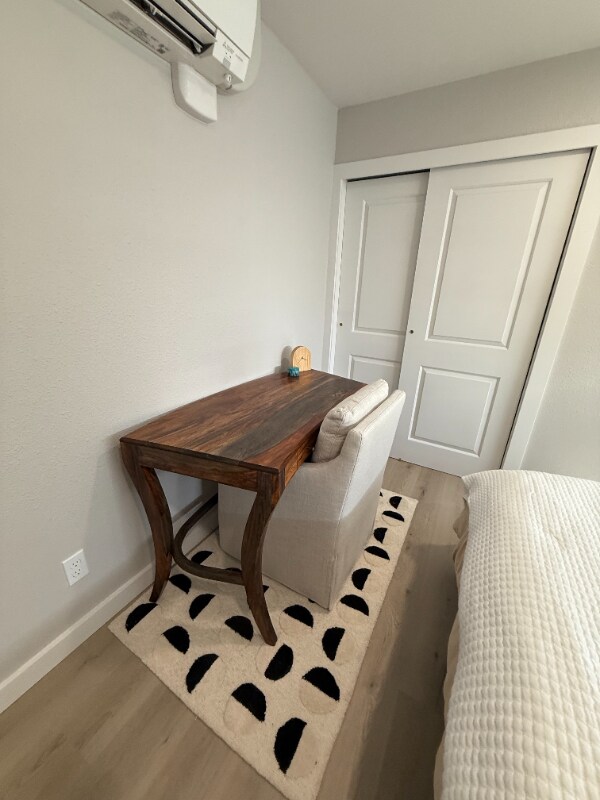 Building Photo - 3013 W Lakeside Dr