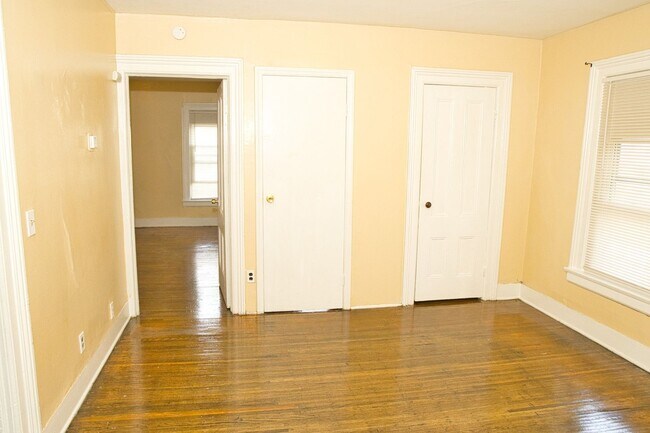 Building Photo - 865-869 Clifford